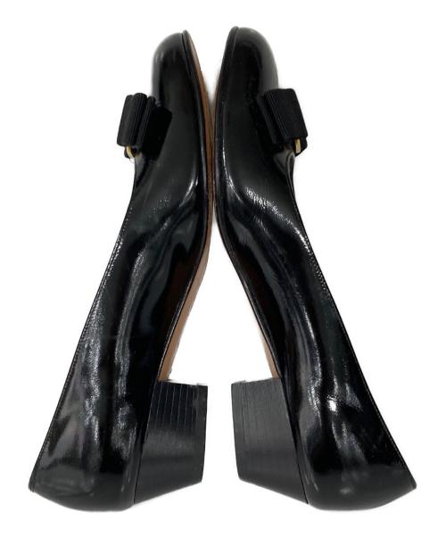 Salvatore Ferragamo（サルヴァトーレ フェラガモ）Salvatore Ferragamo (サルヴァトーレ フェラガモ) ヴァラリボンパンプス ブラック サイズ:4　1/2Bの古着・服飾アイテム