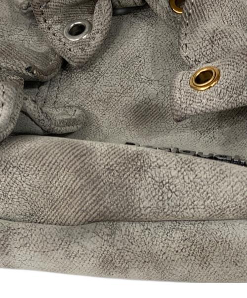 Desigual（デシグアル）Desigual (デシグアル) 小さな蝶の装飾付きバッグ グレーの古着・服飾アイテム