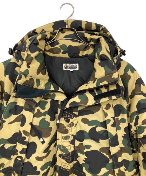 A BATHING APE（アベイシングエイプ）A BATHING APE (アベイシングエイプ) スノボダウンジャケット ベージュ×ブラック サイズ:XLの古着・服飾アイテム