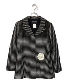 CHANEL（シャネル）の古着「カメリアブローチ付ボーダーツイードジャケット」｜ブラック×ホワイト