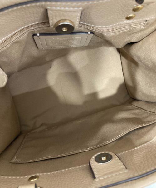 COACH（コーチ）COACH (コーチ) デンプシー トート 22 ベージュの古着・服飾アイテム