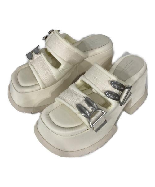 DISNEY（ディズニー）DISNEY (ディズニー) CHARLES & KEITH (チャールズアンドキース) バニーイヤメタリックアクセントウエッジミュール アイボリー サイズ:37の古着・服飾アイテム