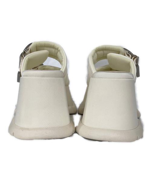 DISNEY（ディズニー）DISNEY (ディズニー) CHARLES & KEITH (チャールズアンドキース) バニーイヤメタリックアクセントウエッジミュール アイボリー サイズ:37の古着・服飾アイテム