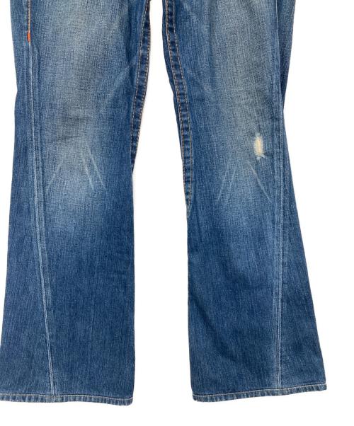 TRUE RELIGION（トゥルー レリジョン）TRUE RELIGION (トゥルー レリジョン) JOEYダメージ加工フレアデニムパンツ インディゴ サイズ:W28×L33の古着・服飾アイテム