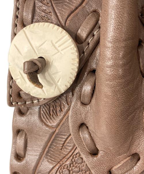 Carving Tribes（カービングトライブス）Carving Tribes (カービングトライブス) ショルダーバッグ ブラウンの古着・服飾アイテム