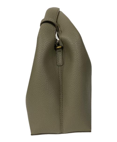 CHARLES & KEITH（チャールズアンドキース）CHARLES & KEITH (チャールズアンドキース) チャンスメタリックアクセントバケットバッグ カーキの古着・服飾アイテム