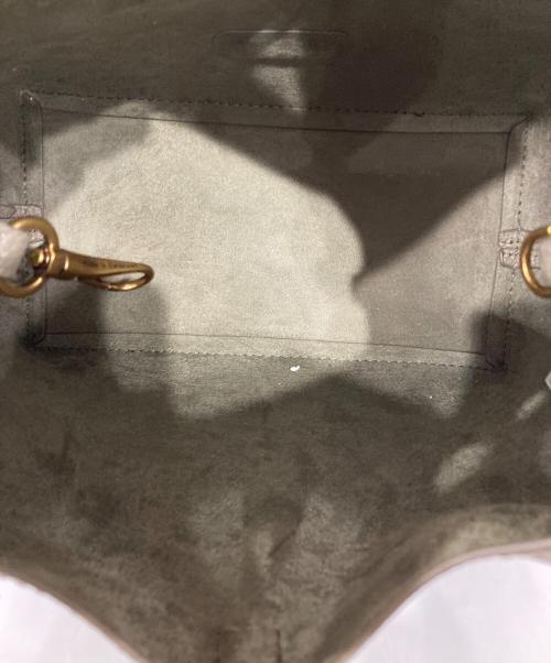 CHARLES & KEITH（チャールズアンドキース）CHARLES & KEITH (チャールズアンドキース) チャンスメタリックアクセントバケットバッグ カーキの古着・服飾アイテム