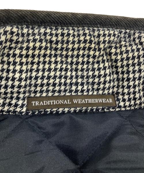 Traditional Weatherwear（トラディショナルウェザーウェア）Traditional Weatherwear (トラディショナルウェザーウェア) キルティングジャケット アイボリー×ブラック サイズ:36の古着・服飾アイテム