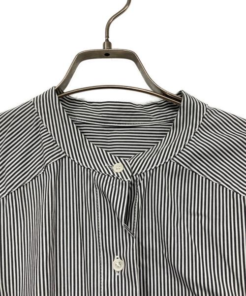SOEJU（ソージュ）SOEJU (ソージュ) バンドカラーストライプシャツ ホワイト×ブラック サイズ:Fの古着・服飾アイテム