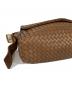 中古・古着 BOTTEGA VENETA (ボッテガベネタ) イントレチャート・メッセンジャーバッグ ブラウン：70000円
