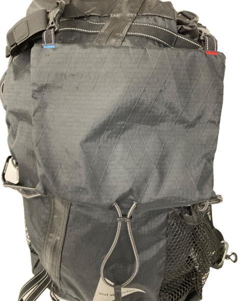 and wander（アンドワンダー）and wander (アンドワンダー) X-Pac 30L backpack ブラックの古着・服飾アイテム