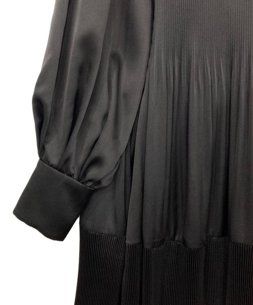 ADORE（アドーア）ADORE (アドーア) ライトサテンワンピース ブラック サイズ:38の古着・服飾アイテム