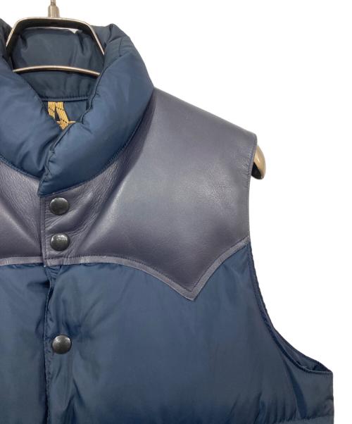 RockyMountainFeatherBed（ロッキーマウンテンフェザーベッド）RockyMountainFeatherBed (ロッキーマウンテンフェザーベッド) レザーヨークダウンベスト ネイビー サイズ:36の古着・服飾アイテム