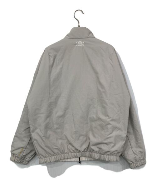 UMBRO（アンブロ）UMBRO (アンブロ) PADDING JACKET ホワイト×レッド サイズ:Mの古着・服飾アイテム