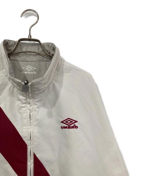 UMBRO（アンブロ）UMBRO (アンブロ) PADDING JACKET ホワイト×レッド サイズ:Mの古着・服飾アイテム