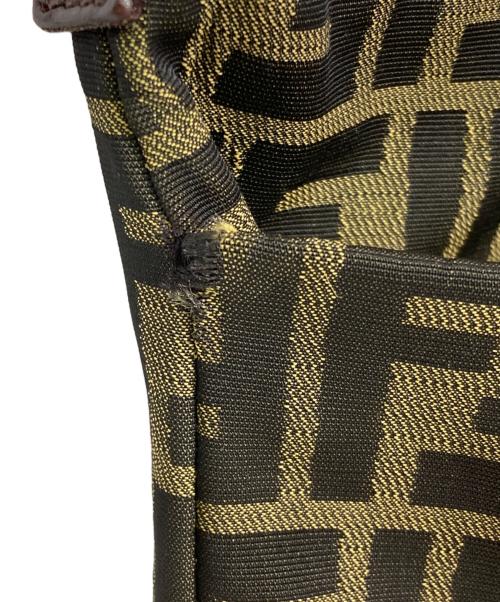 FENDI（フェンディ）FENDI (フェンディ) ズッカ柄ショルダーバッグ ブラウンの古着・服飾アイテム