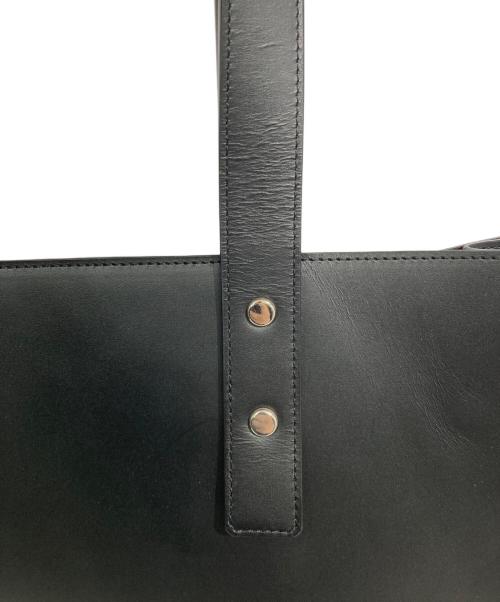 BARNEYS NEWYORK（バーニーズ・ニューヨーク）BARNEYS NEWYORK (バーニーズ・ニューヨーク) メタルパーツレザートートバッグ ブラック サイズ:-の古着・服飾アイテム