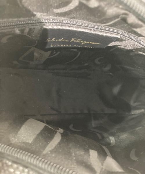 Salvatore Ferragamo（サルヴァトーレ フェラガモ）Salvatore Ferragamo (サルヴァトーレ フェラガモ) クロコ型押しショルダーバッグ ブラックの古着・服飾アイテム