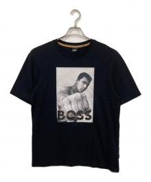 BOSS（ボス）の古着「モハメドアリGOATプリントTシャツ」｜ブラック