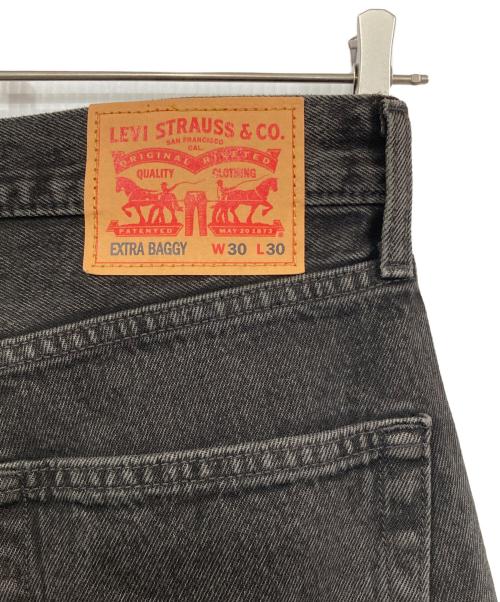 LEVI'S（リーバイス）LEVI'S (リーバイス) エクストラバギーデニムパンツ グレー サイズ:W30の古着・服飾アイテム