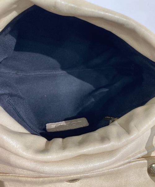 LOEWE（ロエベ）LOEWE (ロエベ) レザーショルダーバッグ アイボリーの古着・服飾アイテム