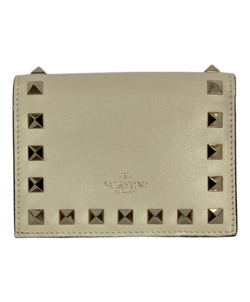 VALENTINO GARAVANI（ヴァレンティノ・ガラヴァーニ）VALENTINO GARAVANI (ヴァレンティノ・ガラヴァーニ) ロックスタッズ2つ折り財布 ホワイトの古着・服飾アイテム