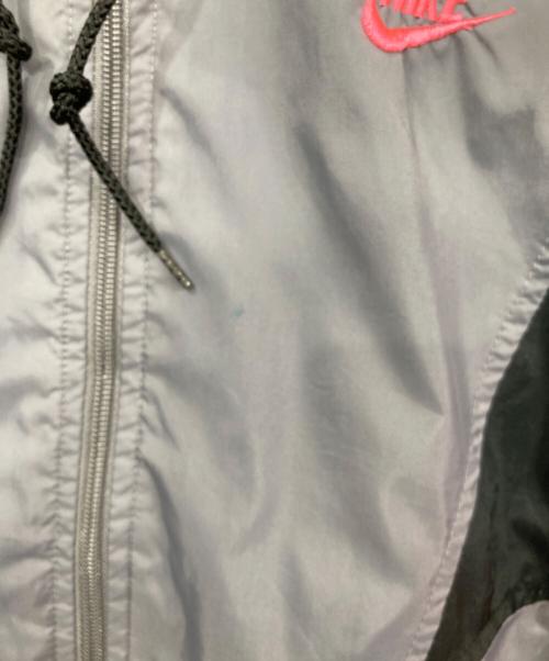 NIKE（ナイキ）NIKE (ナイキ) ナイロンジャケット ブラック×グレー サイズ:表記消えの為不明の古着・服飾アイテム