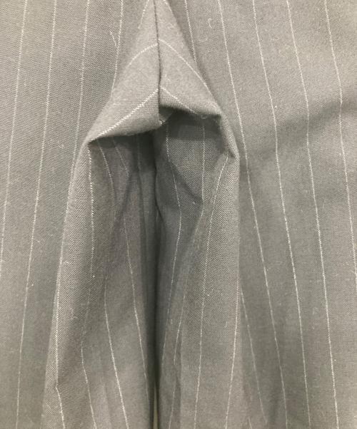 m's braque（エムズブラック）m's braque (エムズブラック) チョークストライプスラックス ネイビー サイズ:36の古着・服飾アイテム