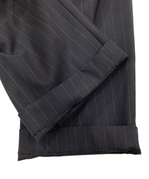 m's braque（エムズブラック）m's braque (エムズブラック) チョークストライプスラックス ネイビー サイズ:36の古着・服飾アイテム