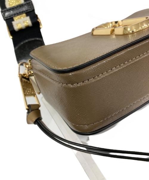 MARC JACOBS（マークジェイコブス）MARC JACOBS (マークジェイコブス) スナップショット ベージュ×ブラウンの古着・服飾アイテム