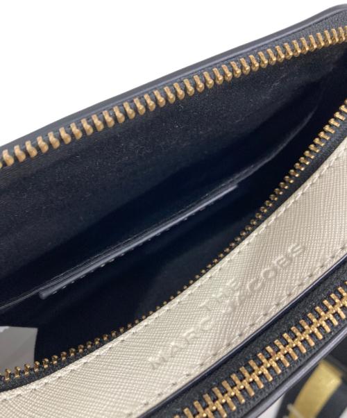 MARC JACOBS（マークジェイコブス）MARC JACOBS (マークジェイコブス) スナップショット ベージュ×ブラウンの古着・服飾アイテム