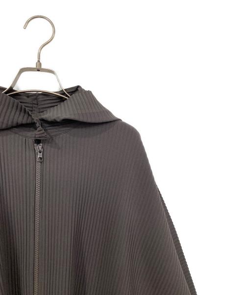 me ISSEY MIYAKE（ミーイッセイ ミヤケ）me ISSEY MIYAKE (ミーイッセイ ミヤケ) プリーツ加工フード付きロングコート グレー サイズ:表記無しの古着・服飾アイテム