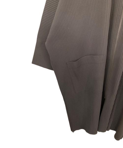 me ISSEY MIYAKE（ミーイッセイ ミヤケ）me ISSEY MIYAKE (ミーイッセイ ミヤケ) プリーツ加工フード付きロングコート グレー サイズ:表記無しの古着・服飾アイテム