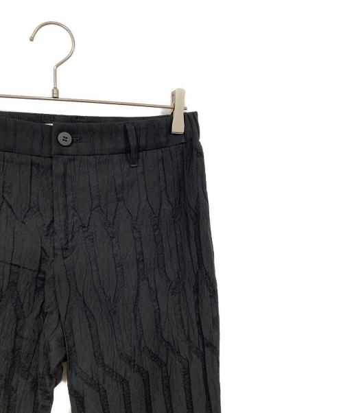 ISSEY MIYAKE（イッセイミヤケ）ISSEY MIYAKE (イッセイミヤケ) ジオメトリックジャガードテーパードパンツ ブラック サイズ:2の古着・服飾アイテム