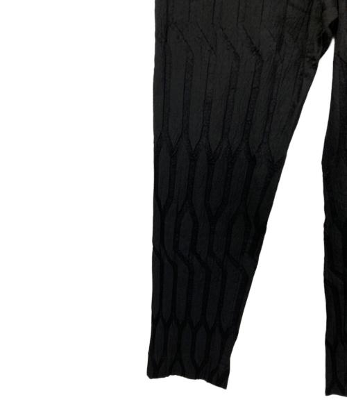 ISSEY MIYAKE（イッセイミヤケ）ISSEY MIYAKE (イッセイミヤケ) ジオメトリックジャガードテーパードパンツ ブラック サイズ:2の古着・服飾アイテム