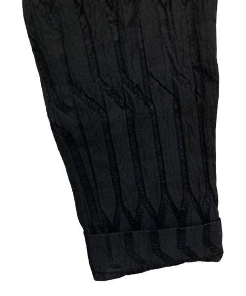 ISSEY MIYAKE（イッセイミヤケ）ISSEY MIYAKE (イッセイミヤケ) ジオメトリックジャガードテーパードパンツ ブラック サイズ:2の古着・服飾アイテム