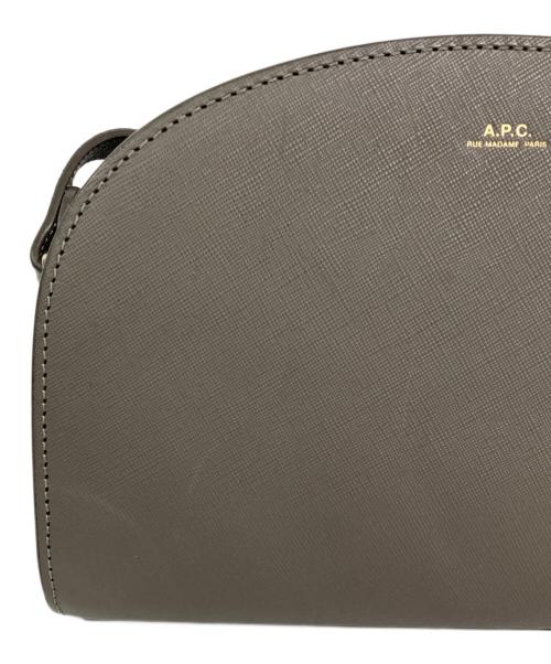 A.P.C.（アーペーセー）A.P.C. (アーペーセー) ハーフムーンショルダーバッグ グレーの古着・服飾アイテム