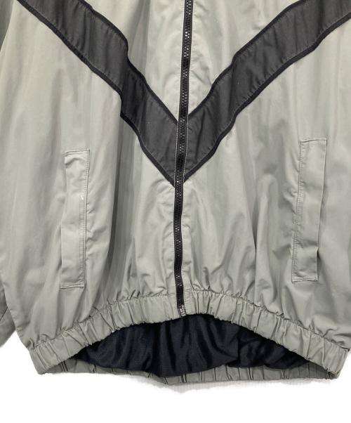 US ARMY（ユーエスアーミー）US ARMY (ユーエスアーミー) IPFUトレーニングジャケット グレー×ブラック サイズ:LARGE/REGULARの古着・服飾アイテム