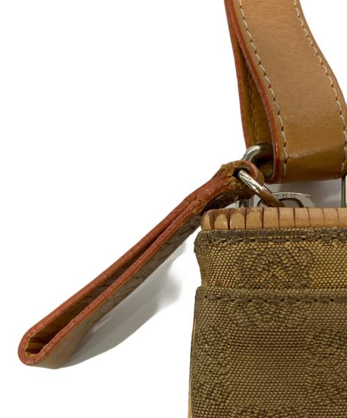 LOEWE（ロエベ）LOEWE (ロエベ) リピートアナグラムショルダーバッグ ベージュの古着・服飾アイテム