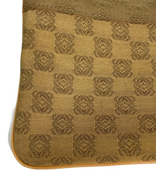 LOEWE（ロエベ）LOEWE (ロエベ) リピートアナグラムショルダーバッグ ベージュの古着・服飾アイテム