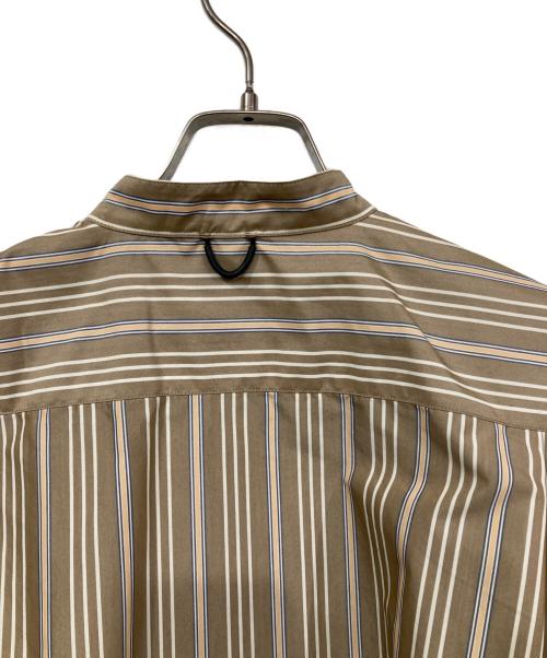 DAIWA PIER39（ダイワ ピア39）DAIWA PIER39 (ダイワ ピア39) TECH BAND COLLAR SHIRTS L/S STRIPE ベージュ サイズ:Mの古着・服飾アイテム