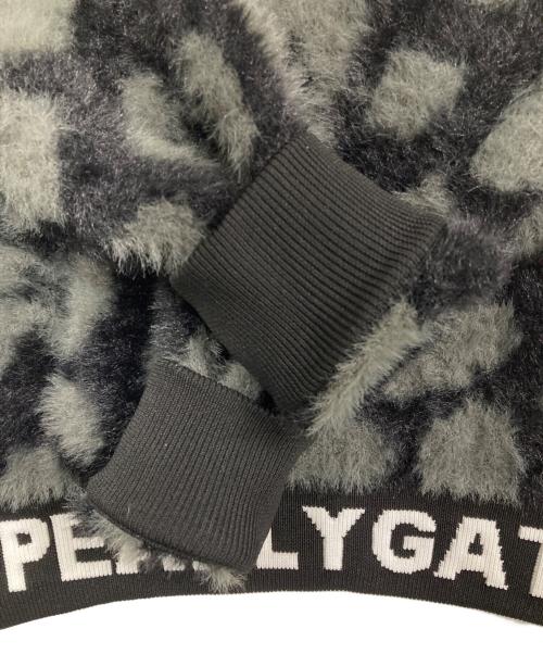 PEARLY GATES（パーリーゲイツ）PEARLY GATES (パーリーゲイツ) レオパ柄ニット グレー×ブラックの古着・服飾アイテム