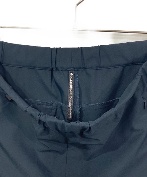 DESCENTE ALLTERRAIN（デザイント オルテライン）DESCENTE ALLTERRAIN (デザイント オルテライン) I/O テックスリムパンツ ネイビー サイズ:Mの古着・服飾アイテム