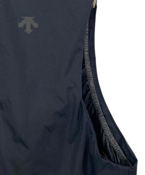 DESCENTE（デサント）DESCENTE (デサント) インサレーテッドライトウェイトベスト ネイビー サイズ:Oの古着・服飾アイテム