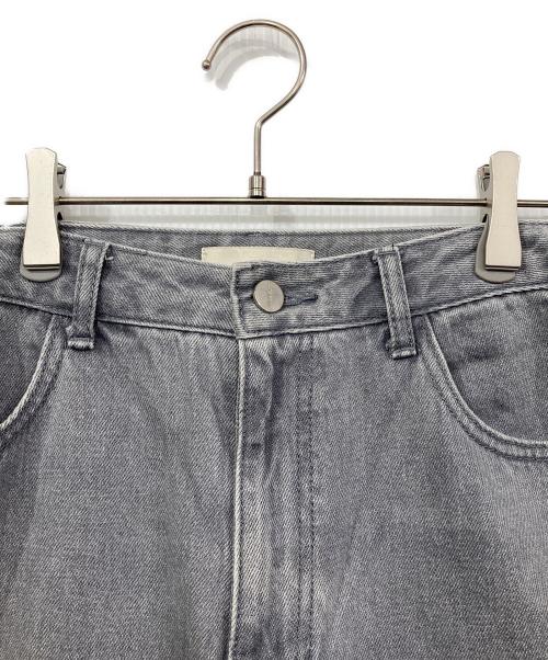 AMOMENTO（アモーメント）AMOMENTO (アモーメント) EMI WIDE BOOTS CUT DENIM グレー サイズ:1の古着・服飾アイテム