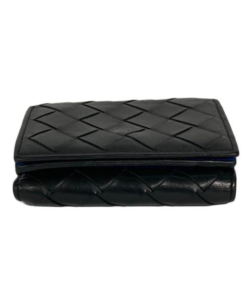 BOTTEGA VENETA（ボッテガベネタ）BOTTEGA VENETA (ボッテガベネタ) マキシイントレチャート3つ折り財布 ブラック×ブルーの古着・服飾アイテム