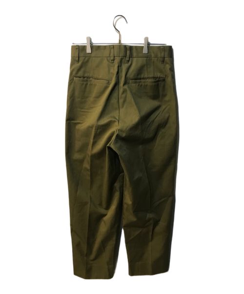 UNIVERSAL PRODUCTS.（ユニバーサルプロダクツ）UNIVERSAL PRODUCTS. (ユニバーサルプロダクツ) COTTON 1TUCK TROUSERS オリーブ サイズ:2の古着・服飾アイテム