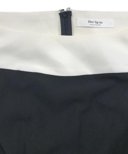 HER LIP TO（ハーリップトゥ）HER LIP TO (ハーリップトゥ) Two-Tone Ribbon Romper ホワイト×ブラック サイズ:S 未使用品の古着・服飾アイテム