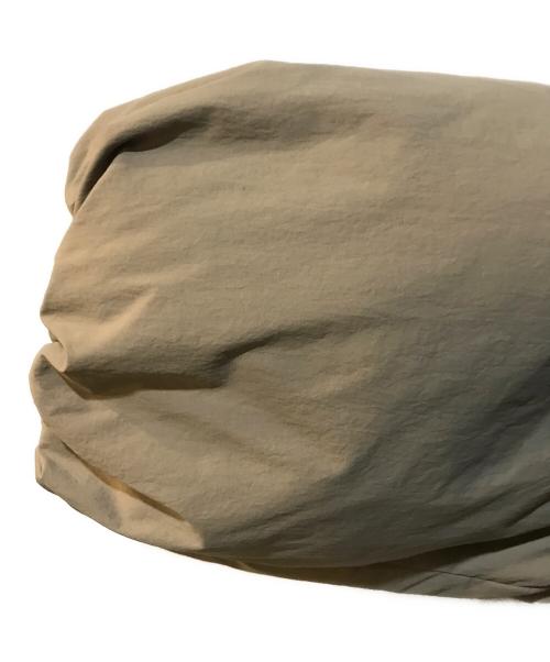 STUDIO NICHOLSON（スタジオ ニコルソン）STUDIO NICHOLSON (スタジオ ニコルソン) エコダウンジャケット ベージュ サイズ:XSの古着・服飾アイテム