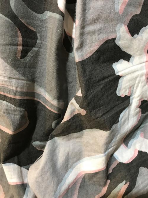 uniform experiment（ユニフォームエクスペリメント）uniform experiment (ユニフォームエクスペリメント) MOIRE CAMOUFLAGE CARGO PANTS グレー サイズ:１の古着・服飾アイテム